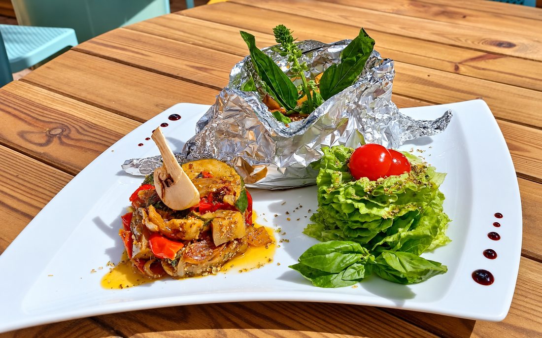 Dorade coryphène en papillote, servi aux Zembruns