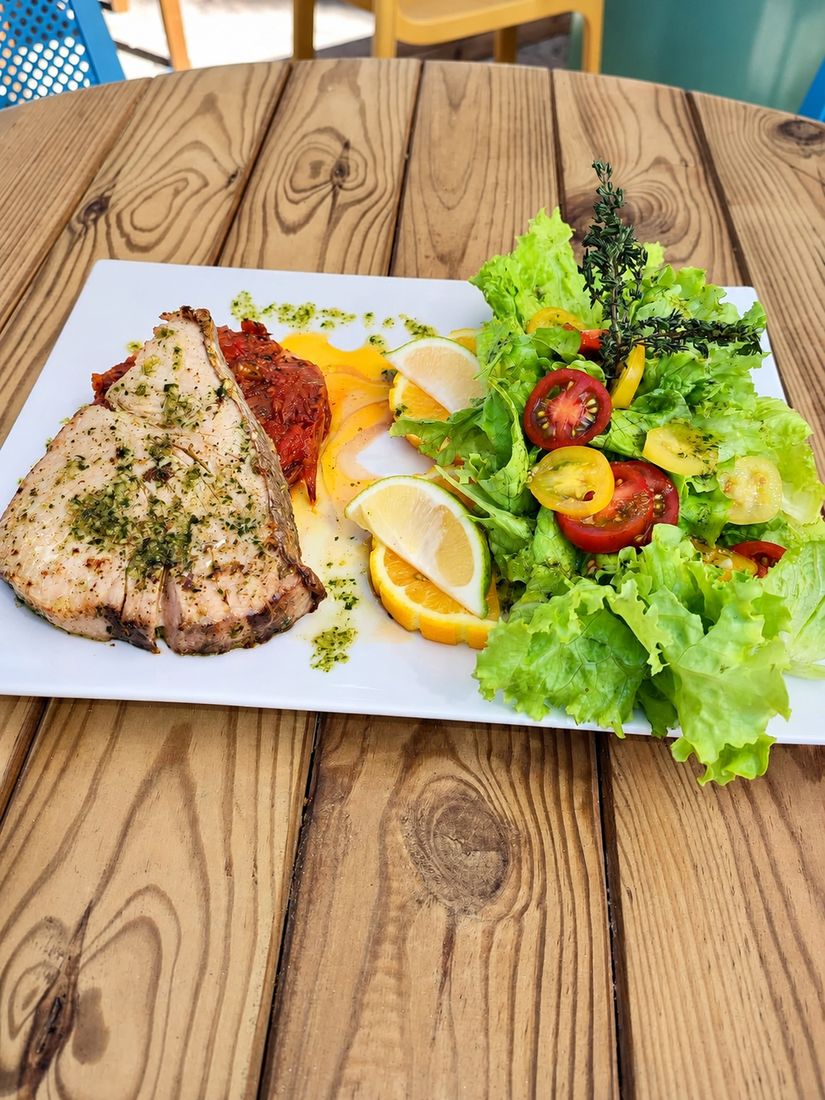 Mi-cuit de thon albacore, servi aux Zembruns